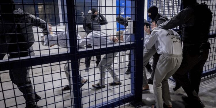 Gelapnya Penjara Israel: Hampir 100 Tahanan Palestina Meninggal Sejak Awal Genosida Gaza