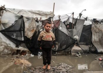 Badai Dahsyat Menghantam Gaza, Pengungsi Palestina Kedinginan di Tenda-Tenda yang Terendam Banjir
