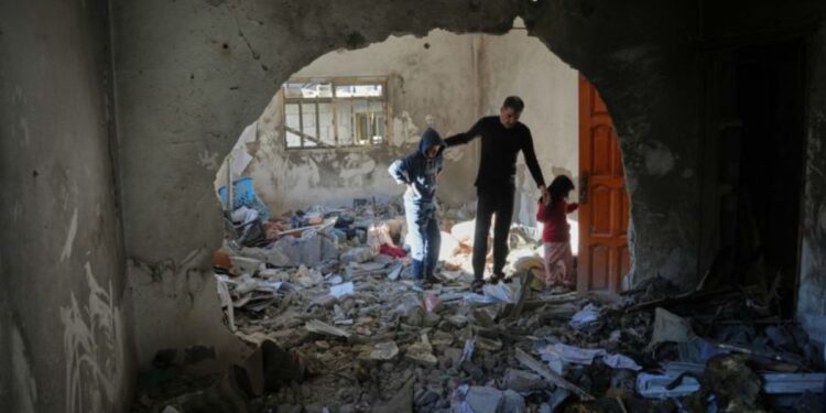 Serangan Israel Menyebabkan Korban Jiwa saat Komite Gaza Bertemu di Kairo