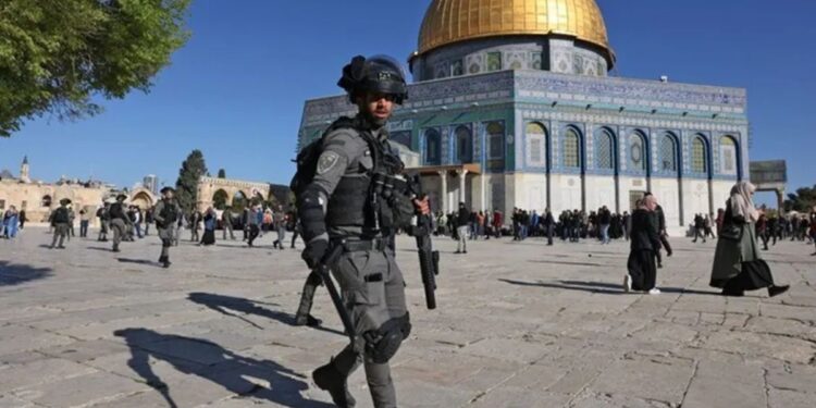 Israel Perketat Pembatasan, Warga Palestina Dihalangi Untuk Shalat Jumat di Al-Aqsa