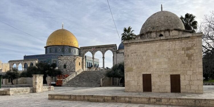 Israel Perpanjang Penutupan Masjid Al-Aqsa hingga Pertengahan April, Warga Palestina Dilarang Salat di Sekitarnya